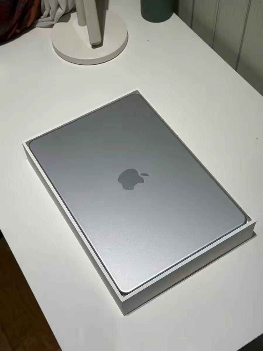 嘻嘻，刚到手的MacBookNeo～早上才开箱的💻MacBookNeo