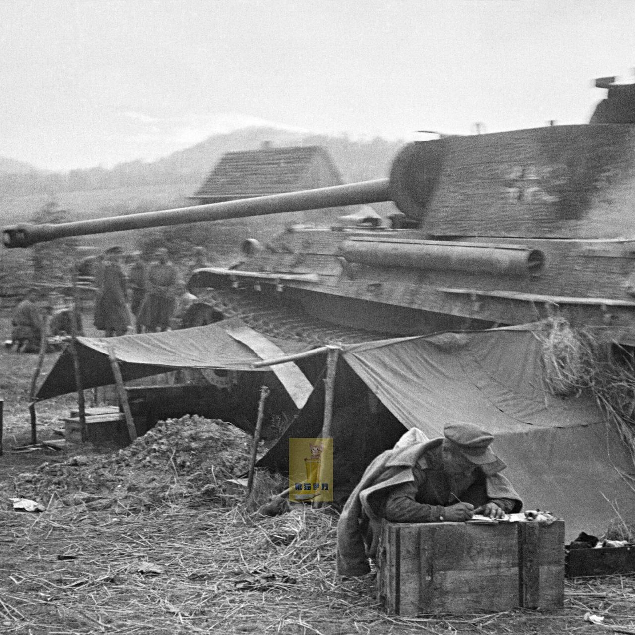 [呲牙笑]看上去不像是德国人，也不像是毛子，原来是捷克人——1943年，乌克兰，