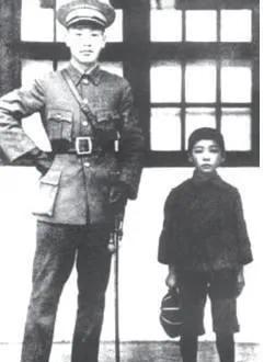 戴季陶躲在上海环龙路44号的二楼，死活不肯下楼见那个抱着3岁儿子的日本女人。