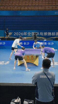 终于知道孙颖莎960个心眼子随谁了？今天龙蟒组合与向鹏/黄友政练球，向鹏和