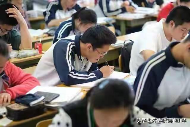 有没有发现，越是学霸家长，越不喜欢晒娃？1、能够培养出学霸的家长，对于学习成绩