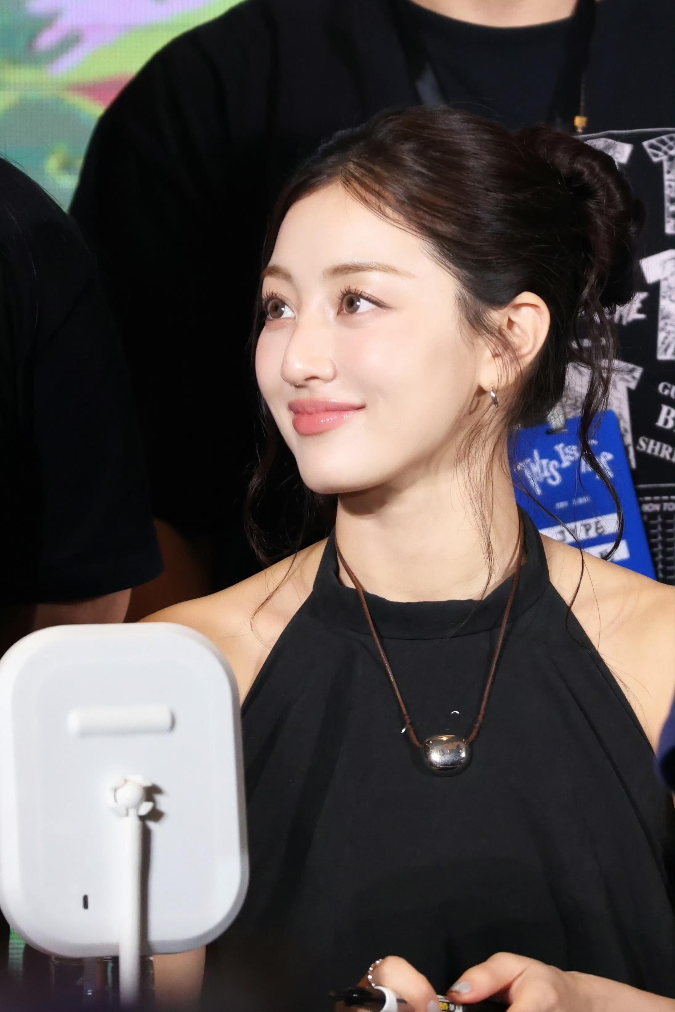 投稿朴志效女神你长这样啥意思是不是对我有意思