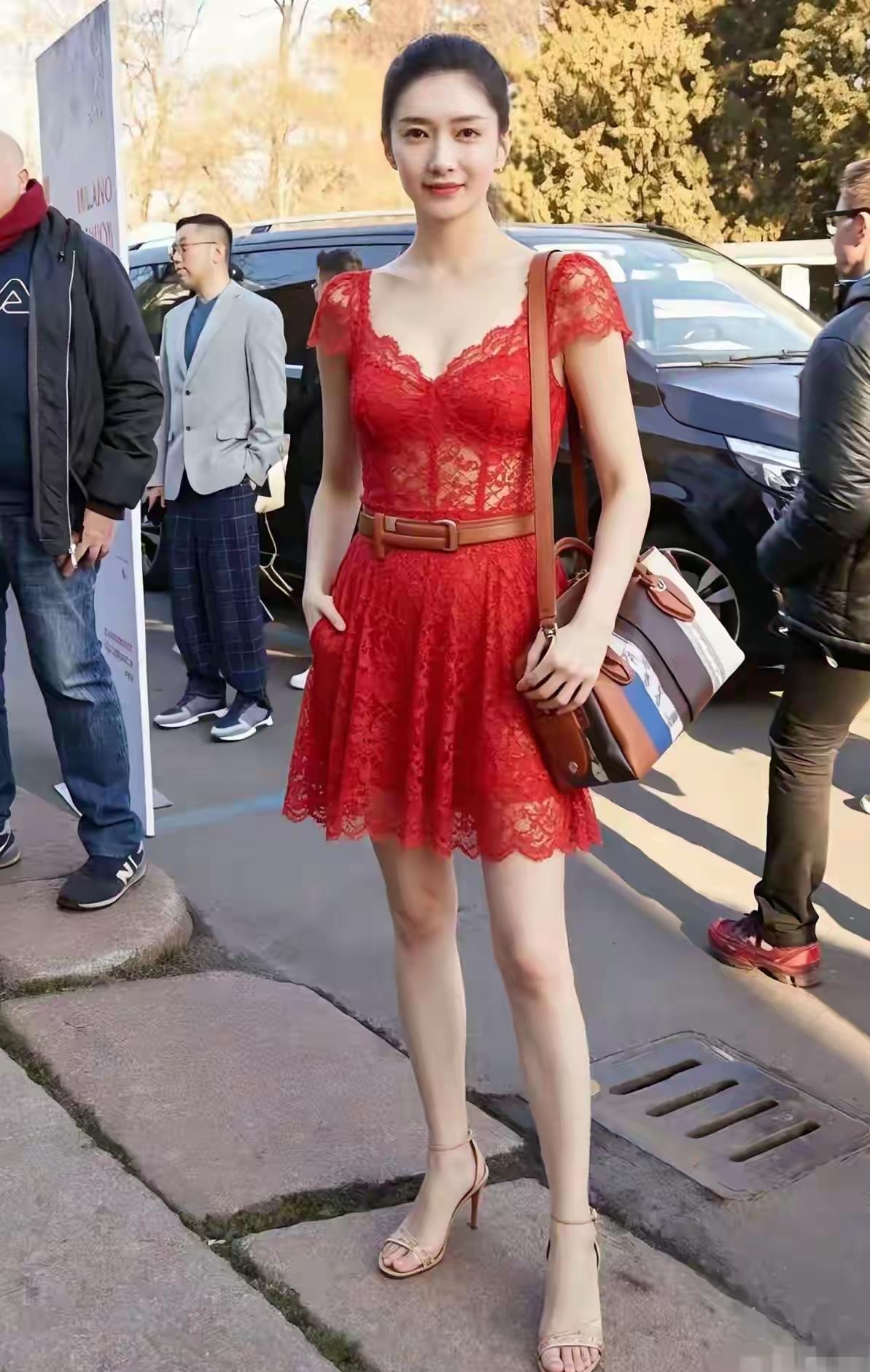 还记得胡歌当年这位前女友吗？当年郎才女貌，令人好生羡慕，奈何有缘无分遗憾收场。