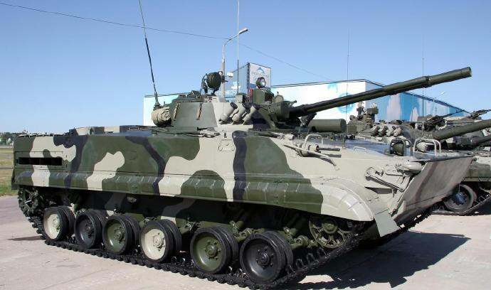 每天认识一件兵器俄罗斯BMP-1步兵战车BMP-1步兵战车车首装甲倾斜80°，