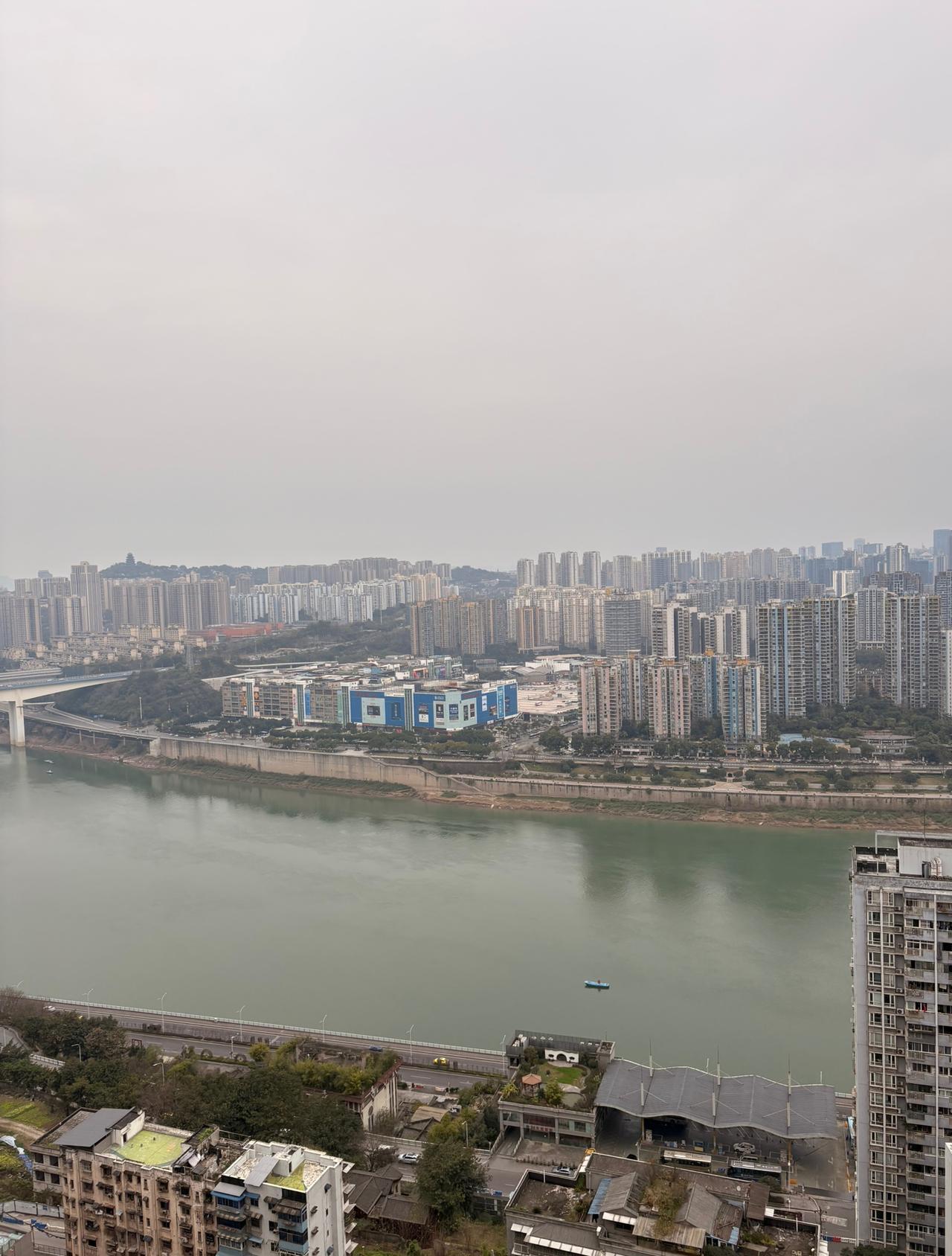 在香港工作了一年之后，我发现香港人在消费方面，应该还是受了很多西方的影响。我