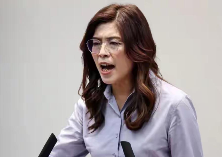 偷鸡不成蚀把米！郑丽文一招锁喉直击卢秀燕致命短板，党内逼宫大戏直接草草收场？