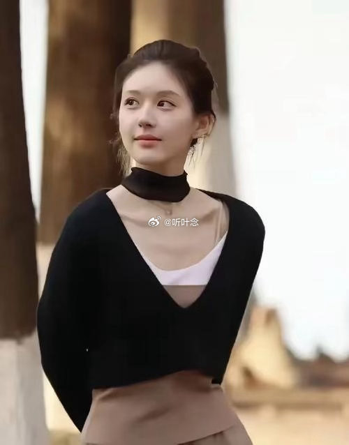 我一直以为衣服是镂空的，原来是叠穿，还是三层