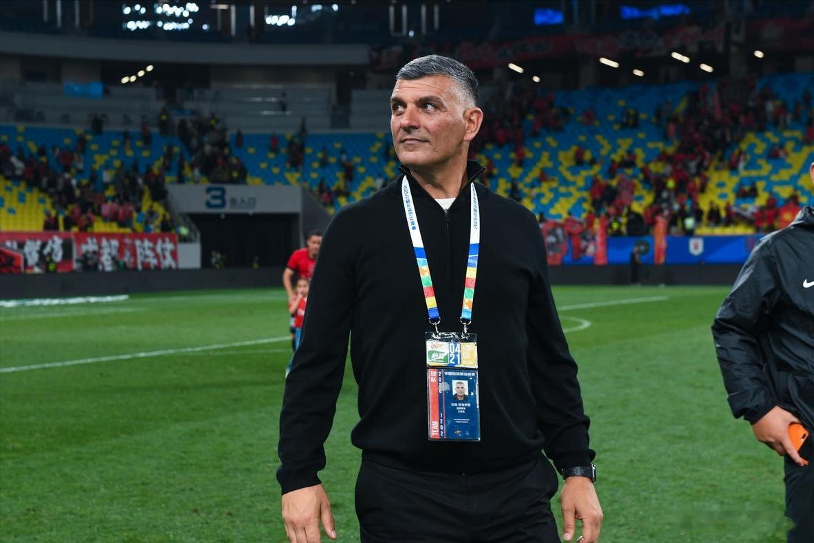 亲兄弟德比（主教练身份），不仅在中超是首次，在世界足坛也很罕见……两兄弟同时在同