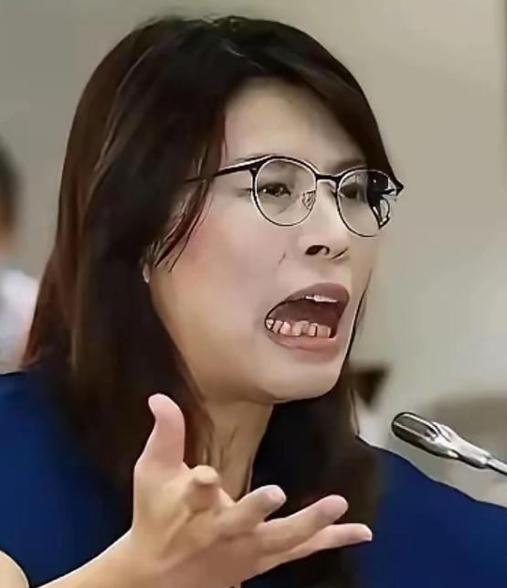 卢秀燕算盘落空！郑丽文一招打脸她！卢秀燕这次有点难堪明明在党主席选举时