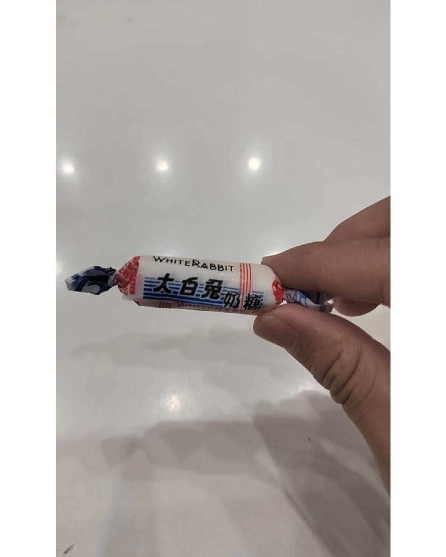 总觉得我妈心里一直惦记着我姐的彩礼。过年我姐没回家，给爸妈各发了三百块红包，她和