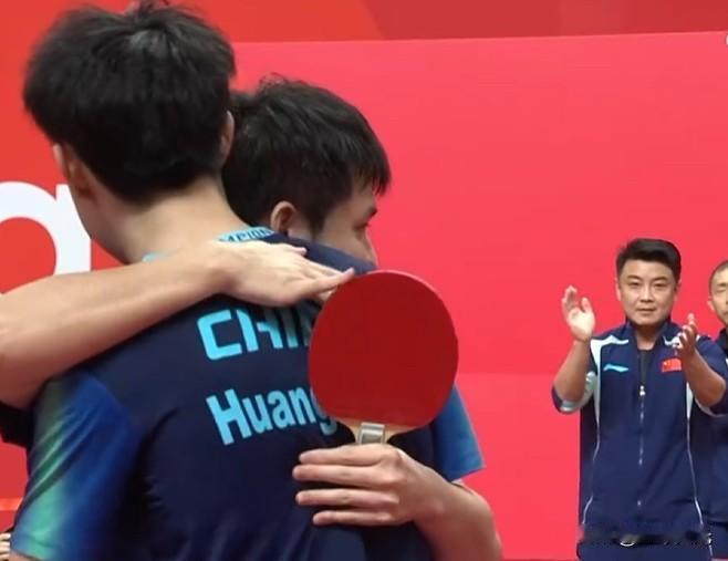 逆转夺金，少年英雄！乒乓男双真横林诗栋和黄友政4:2战胜张本智和与篠冢大登，为