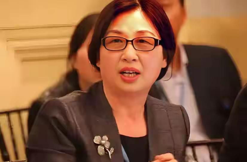 她是救华为于水火的“铁娘子”，被任正非视为“救命恩人”，如果没有她，华为至少损失