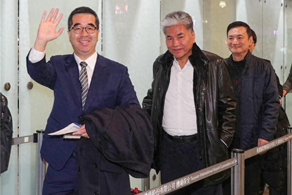 桃园机场那帮跳梁小丑喊破了喉咙，结果飞机照样起飞！就在“台独”团体堵门叫嚣、试图