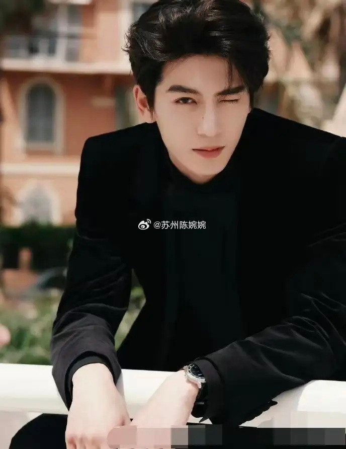 资本大佬都喜欢张凌赫不是因为他演技炸裂也不是他背后有强大背景，而是他在同赛道没竞
