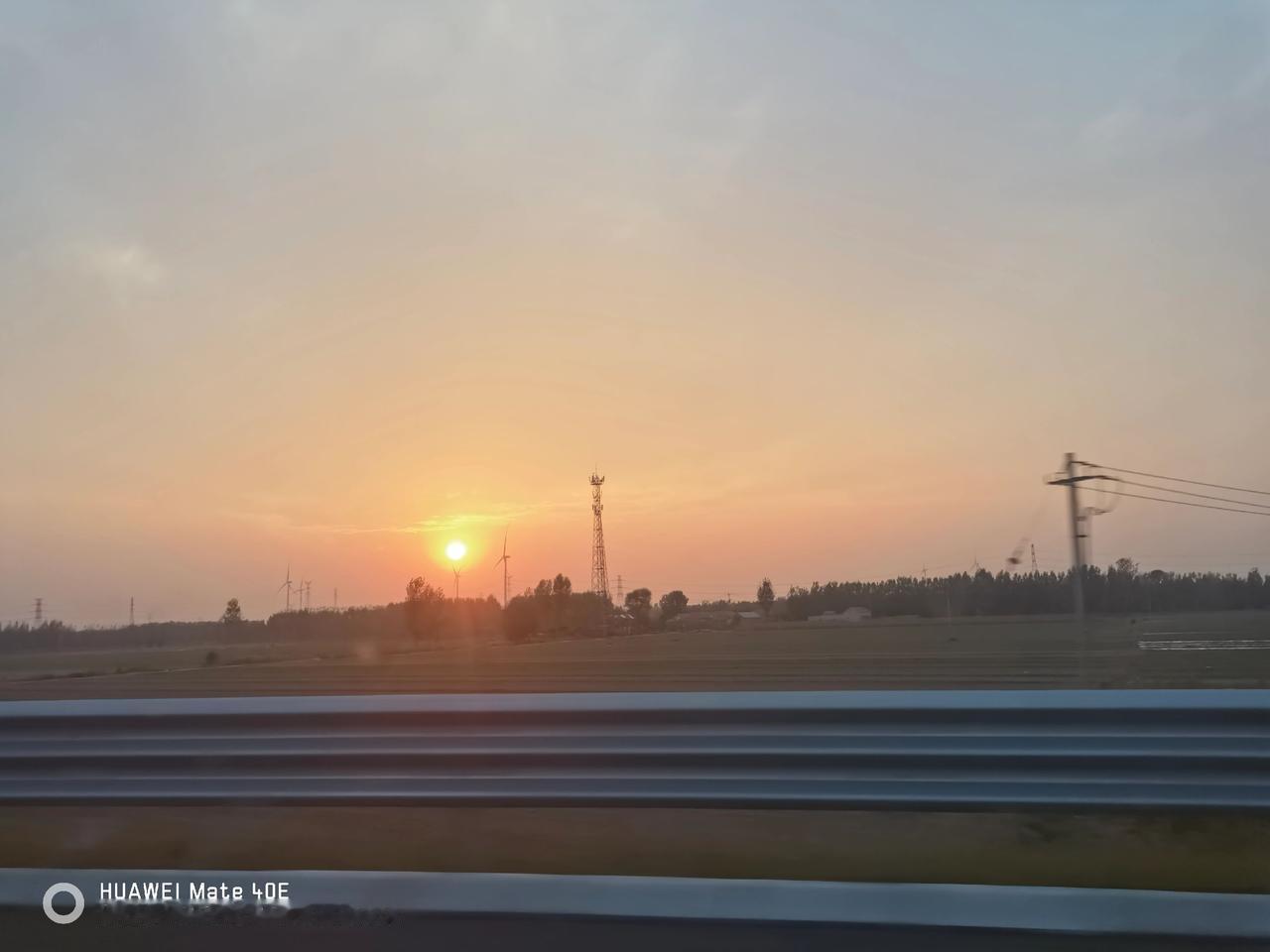 蒙山大佛景區下山後在《雲乾小院》吃午飯，然後開車前往泰山景區，全程7百多公里，踏