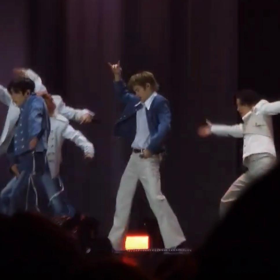 fame这身有点像江户川·柯南