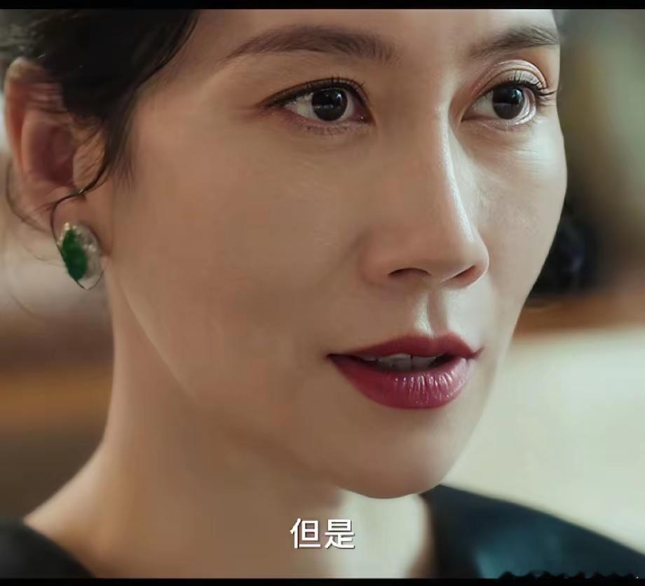 你们有没有发现？​温峥嵘身上有一种玄学，​就是只要她演的电视剧，不论她是主角还是