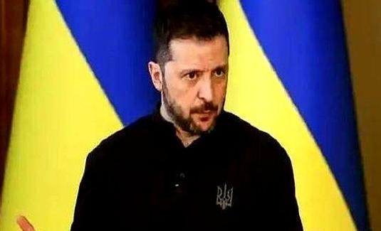 为什么乌克兰都快打亡国了，也不愿投降？说白了，乌克兰死活不投降，核心就两点：一是