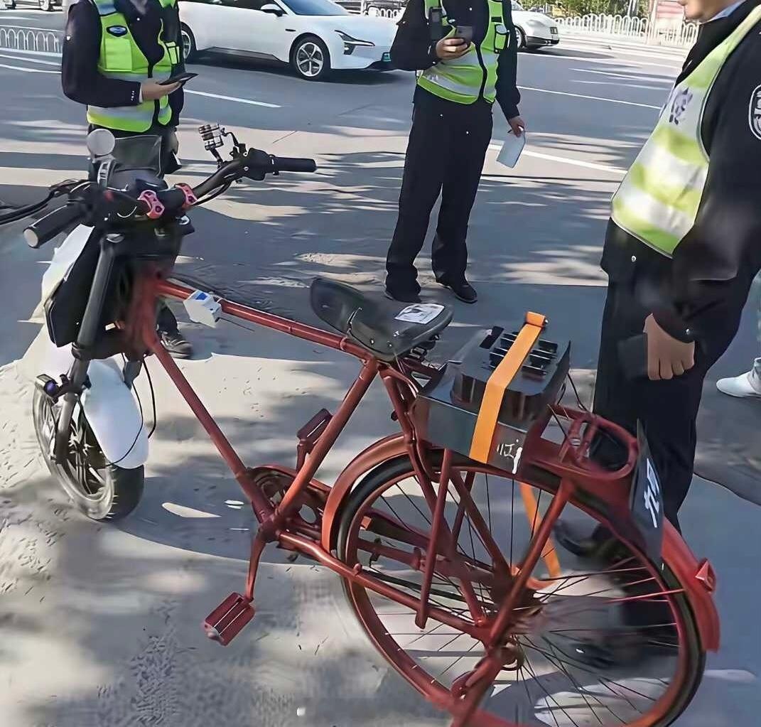 交警都气笑了，果然高手在民间