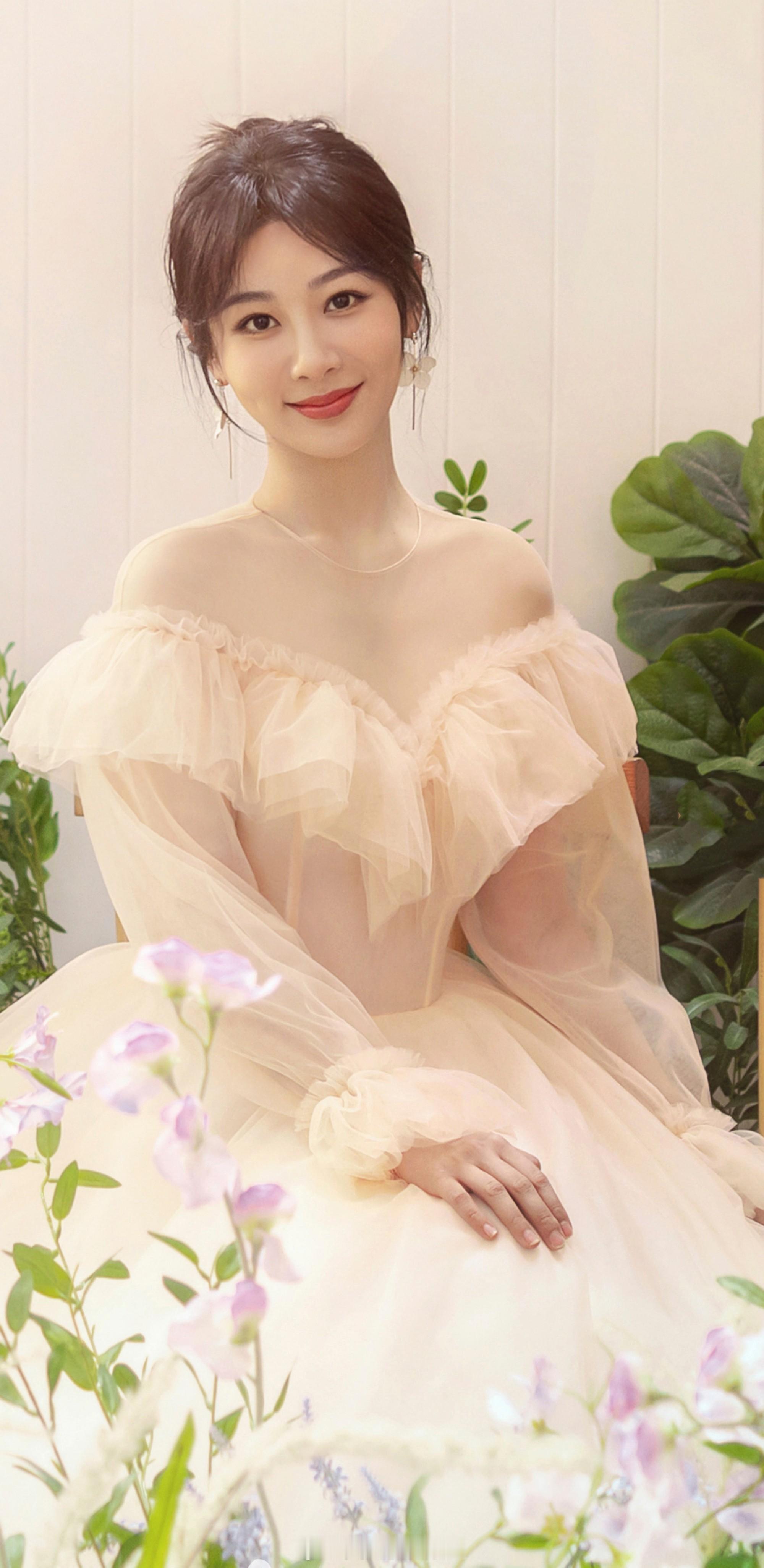 杨紫婚纱大片玫瑰粉氛围浪漫唯美