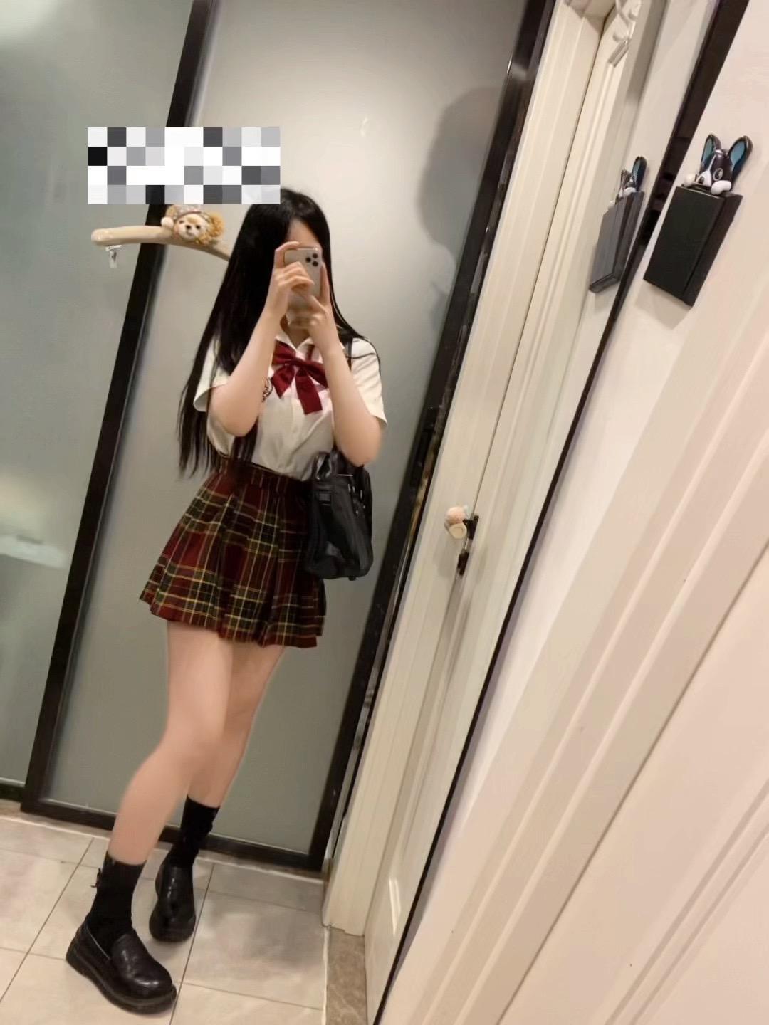 穿jk制服像呼吸一样简单 萌的不费力气