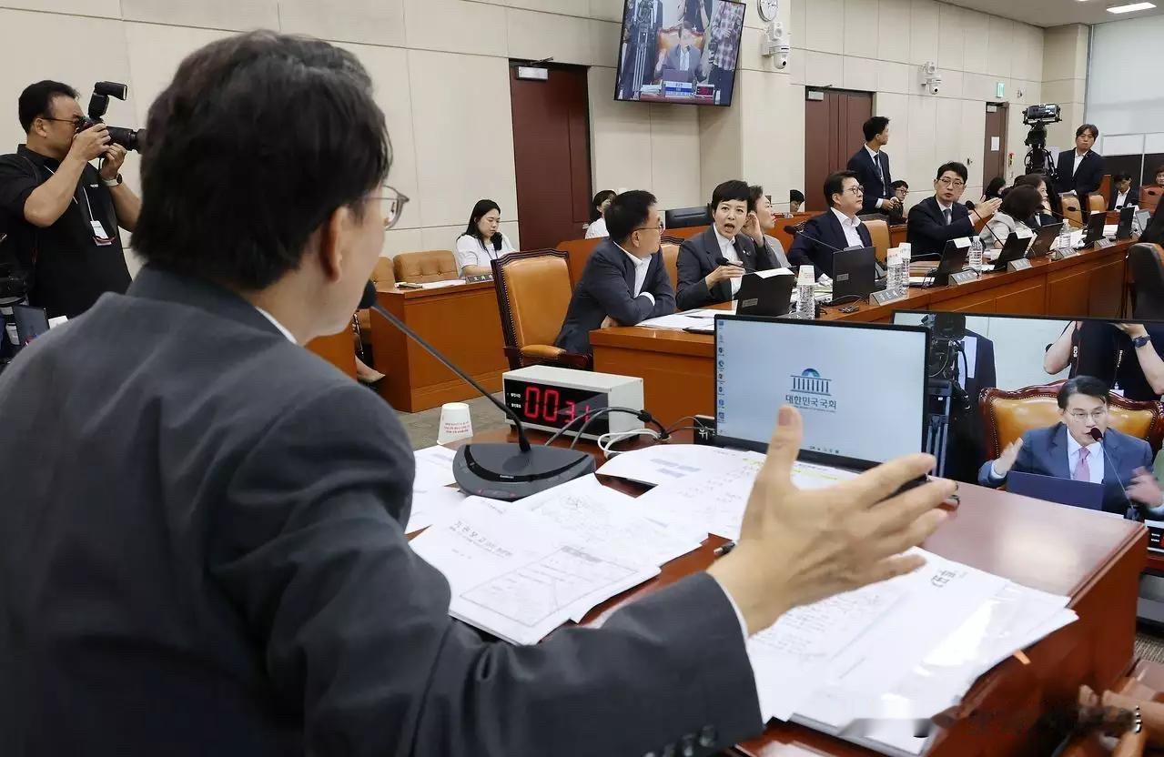 8月10日，韩国国会召开选举问题听证会，中央选举管理委员会承认投票人数实时录入存