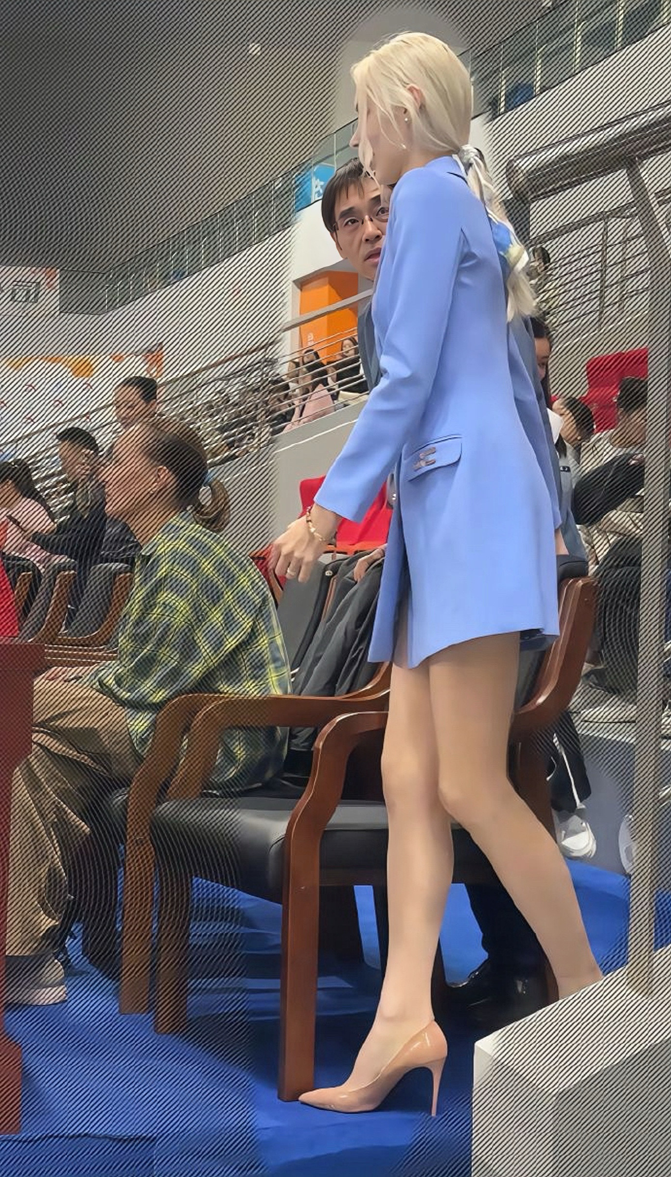 国外金发教练～丝袜高跟鞋