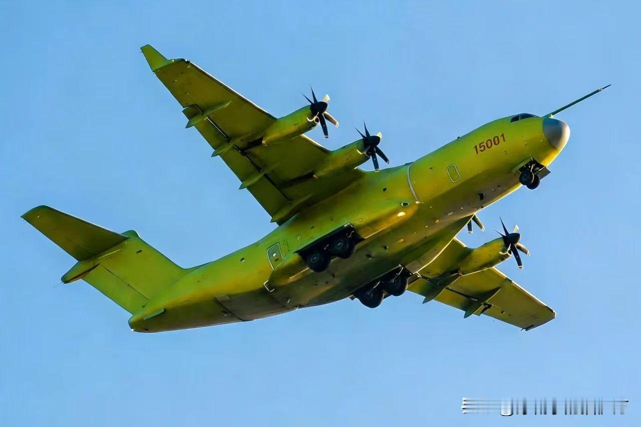 “新中运”，有说是运-30，有说是运-15，不管怎么说，有很多新看点。比如，有翼