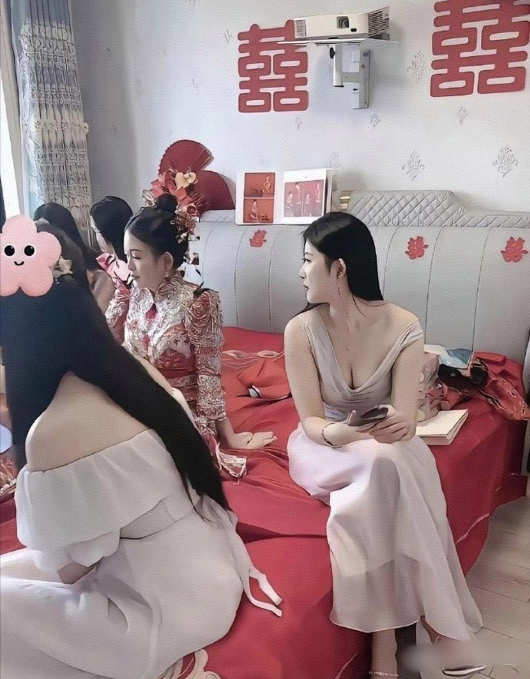 新娘的风头全被伴娘抢了