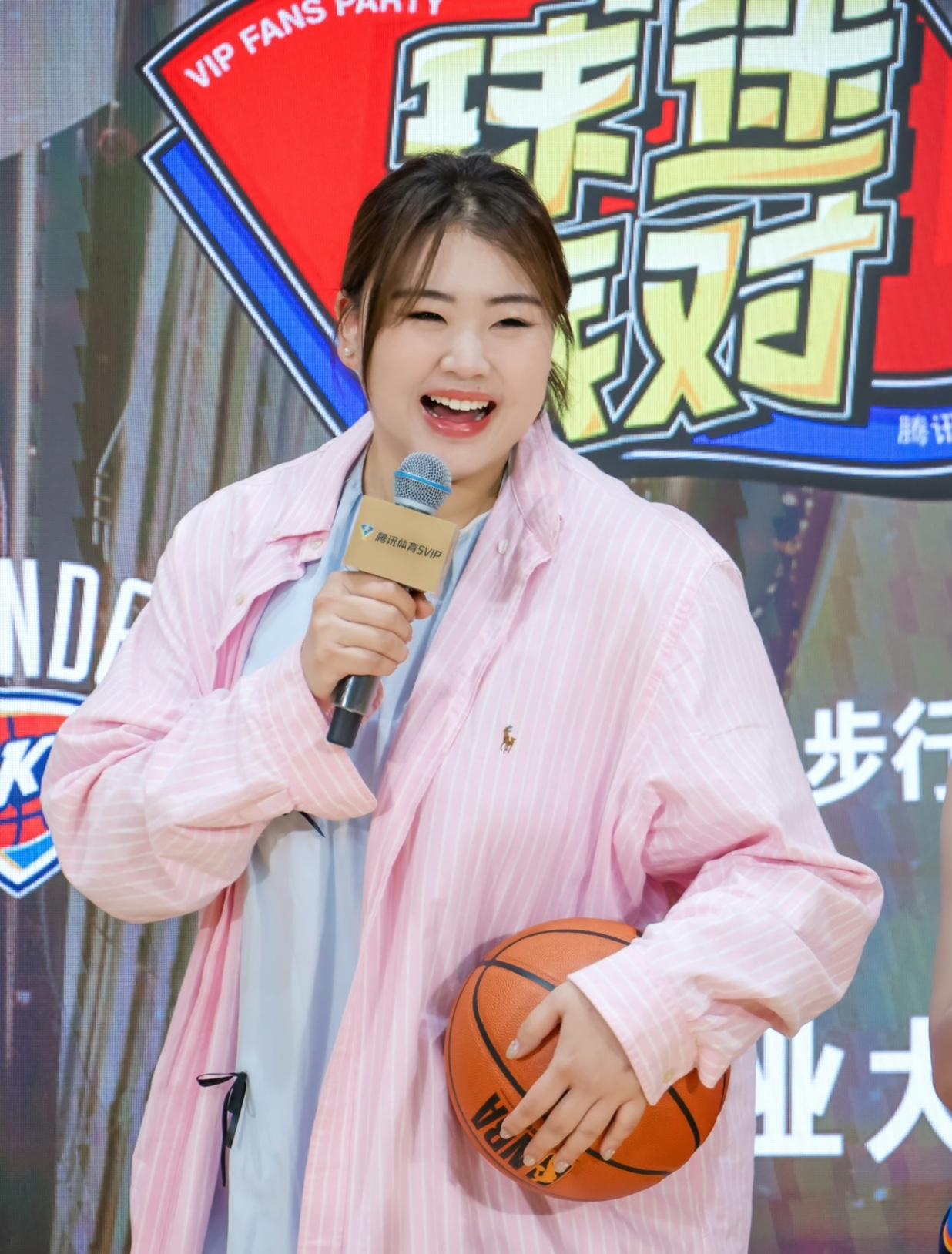 网上质疑这次女篮国家队在联赛期间集训！其实我觉得这一次真的没必要质疑！首先