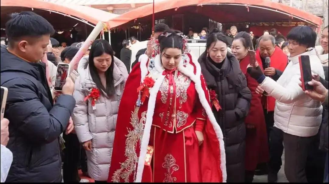 缘分来了真是挡都挡不住，2025年，安徽30岁小伙马先生在社交平台无意中刷到了一