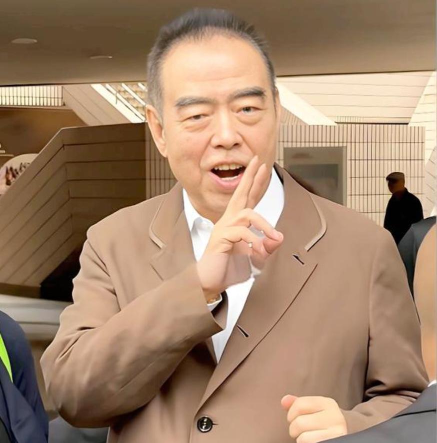 74岁陈凯歌：头发稀疏显老，当年他抛弃倪萍娶陈红有3大原因娱乐