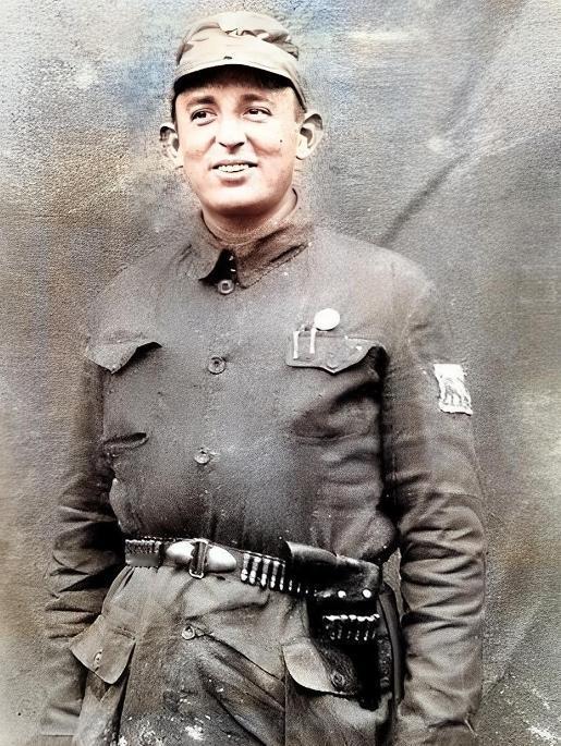 1942年，陈毅的妻子生下儿子，却是一个外国医生接生的。陈毅回来匆匆来看了一眼就