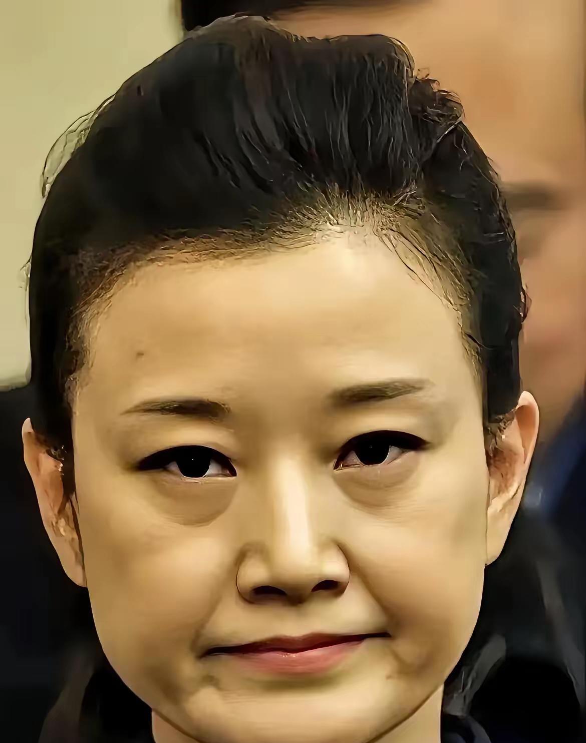 岁月饶过谁？曾经的甜妹子，著名甜歌歌唱家宋祖英也老到让观众看不出她是谁了，她才