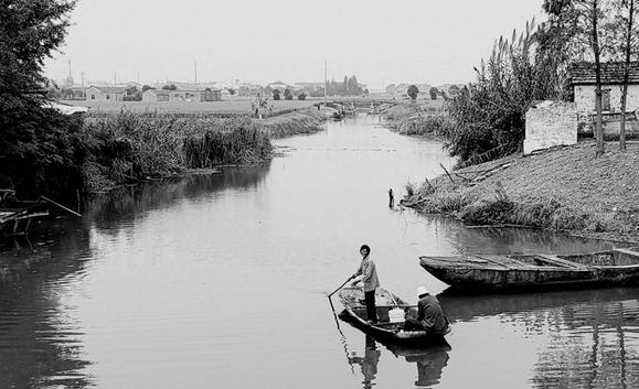 1969年，公社里丢了54元，16岁知青背了黑锅，失去返城机会。后来，他无意间发