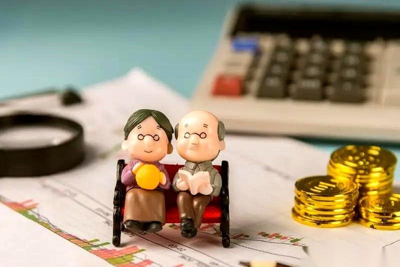 我发现，身边总有那么一群叔叔阿姨，特别拧巴。就是15、16、17那几年退休的。