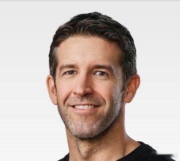 苹果新任CEO特努斯是谁这人是纯正的硬件老兵机械工程出身的很多人可能不太了解，