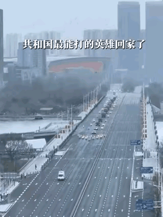 泪目！共和国的缔造者们回来了……！同时，他们也是共和国最能打的战神们，用一腔热