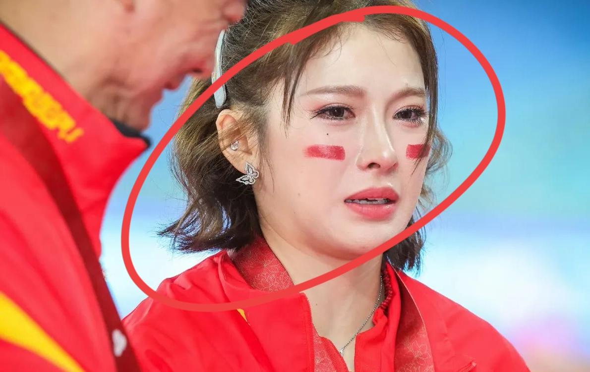 啥叫乐极生悲？看吴艳妮这场跨栏赛就懂了！赛前她满是自信，笃定拿第一扭转风评，哪料