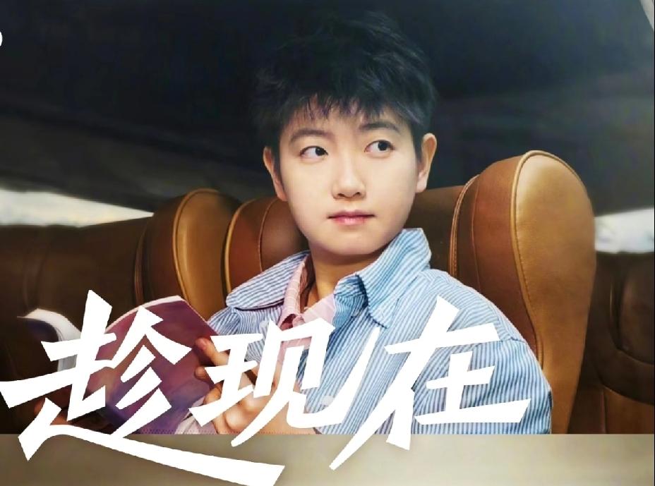 莎莎的这个镜头，有电影的质感，也特别有故事叙述性。每次风格都不同，这次又