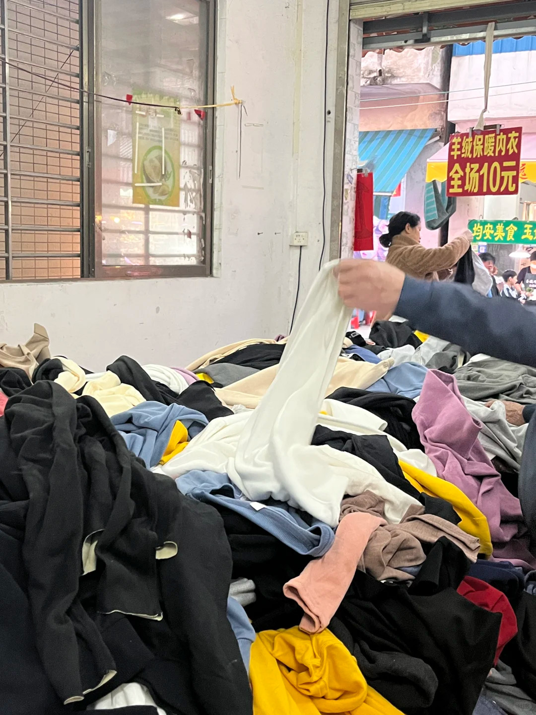 被16块钱的男装惊呆了男装确实在很大程度上比女装便宜，但是女装贵的主要是版型和