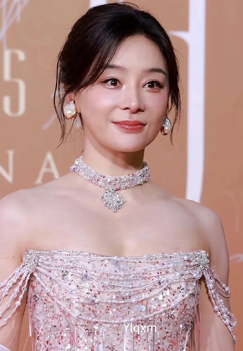 你发现了吗？袁姗姗已经很久不出来演戏了，其实她的颜值不错，演技也不错，于正以前