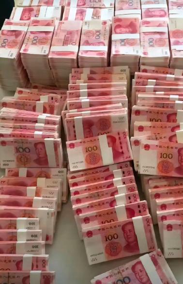 啥是洗钱？给你举个最易懂的例子：你买彩票中了800万，国家扣20%的税，到手64