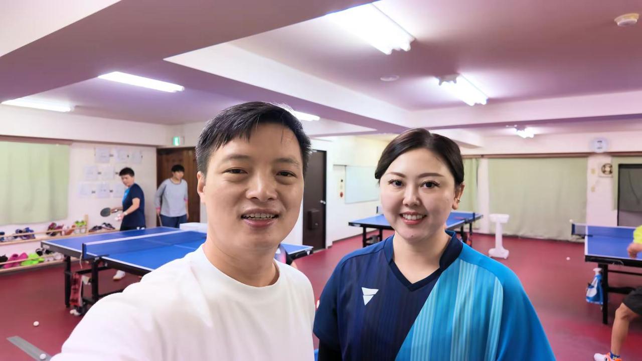 孙雪教练，带了松岛辉空6年，执教张本美和3年。出身山东鲁能，把松岛辉空从