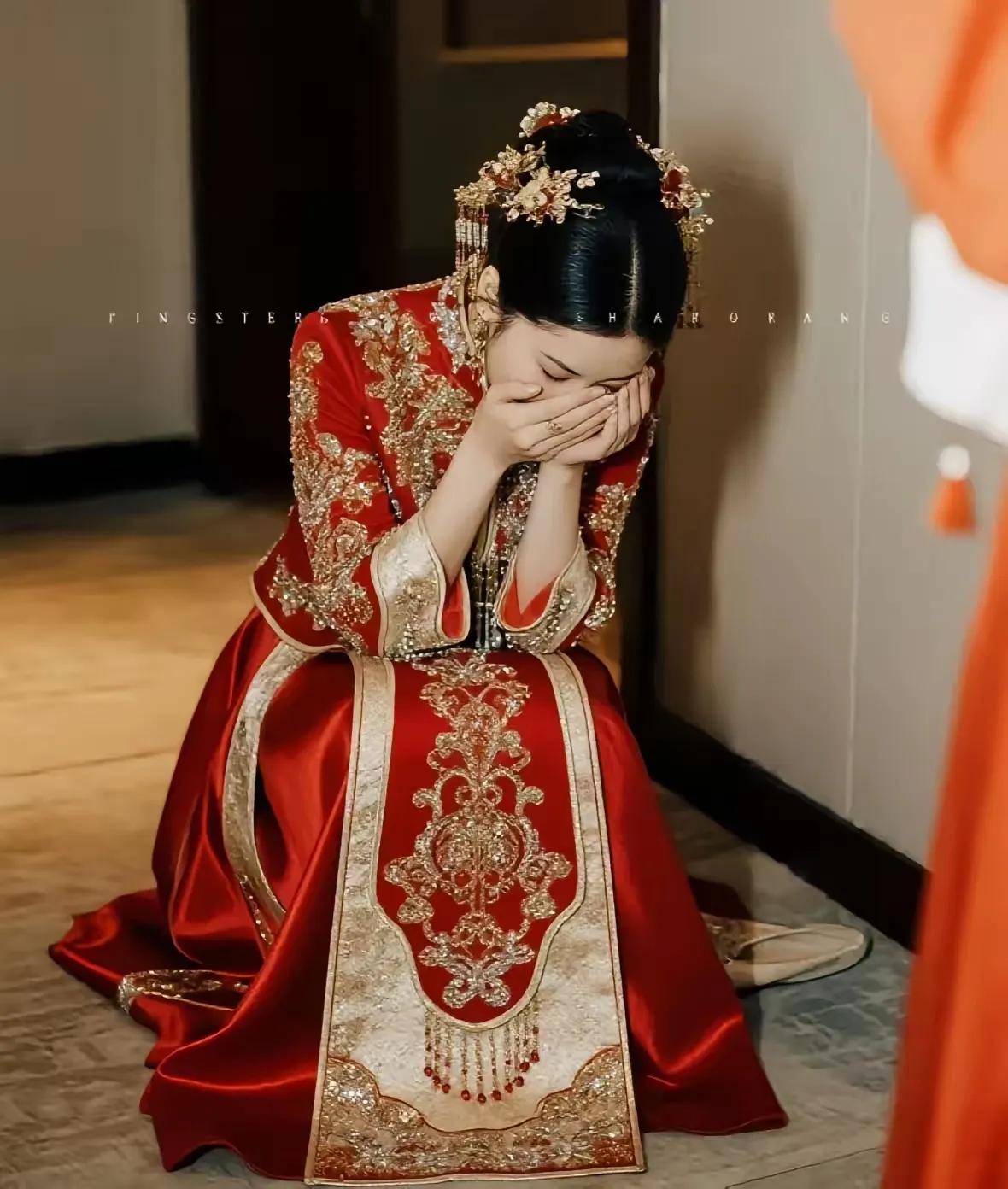 旬阳一新娘婚礼当天，因嫌礼金少、婚车不够好、新郎讲话没稿子，坐在婚车里不肯下车，