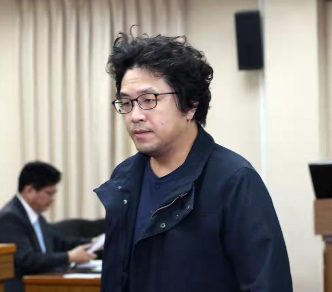 沈伯洋今天上午公然叫嚣，"台湾现在就是主权独立的国家"，还倒打一耙说，谁要是反对