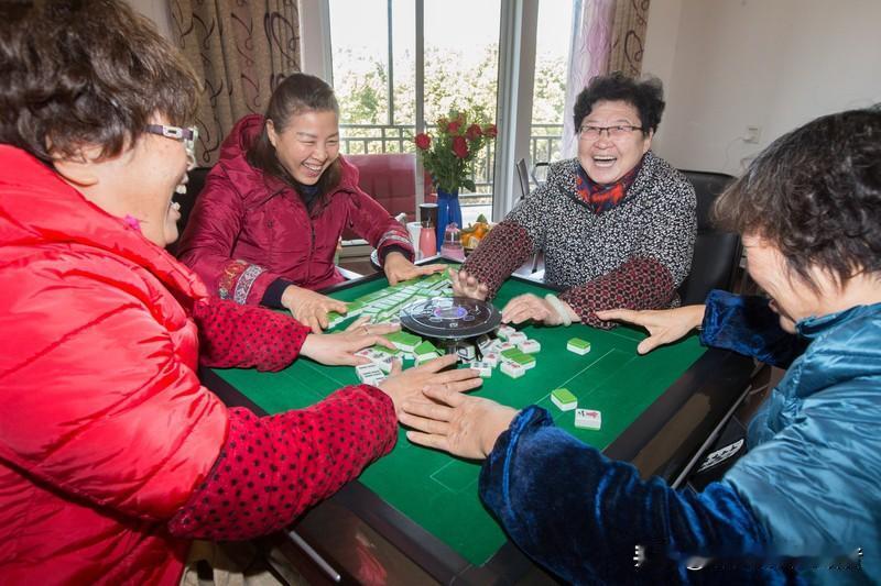 你发现没有，打麻将的人很奇怪，总是说自己一直输。没打之前说以前输，打着