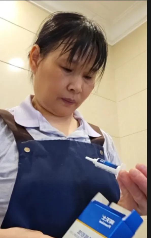 “谢谢你呀，家里总算没有蟑螂了，这东西可太神奇了。”这是客户对我说的话。