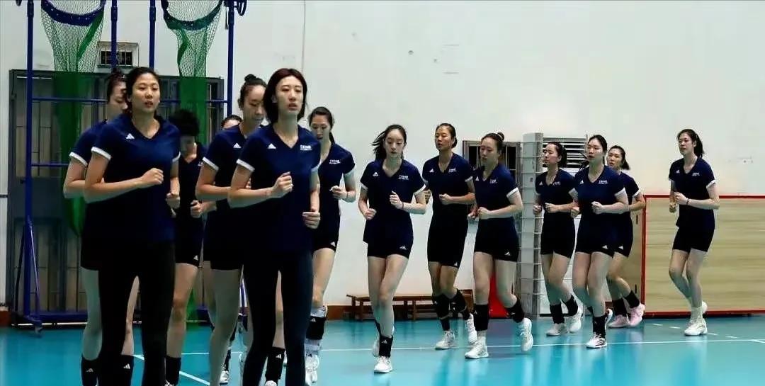 【李盈莹当队尾，不要勉强】几天之内，李盈莹在天津被拉到训练场，又折腾到国家队训