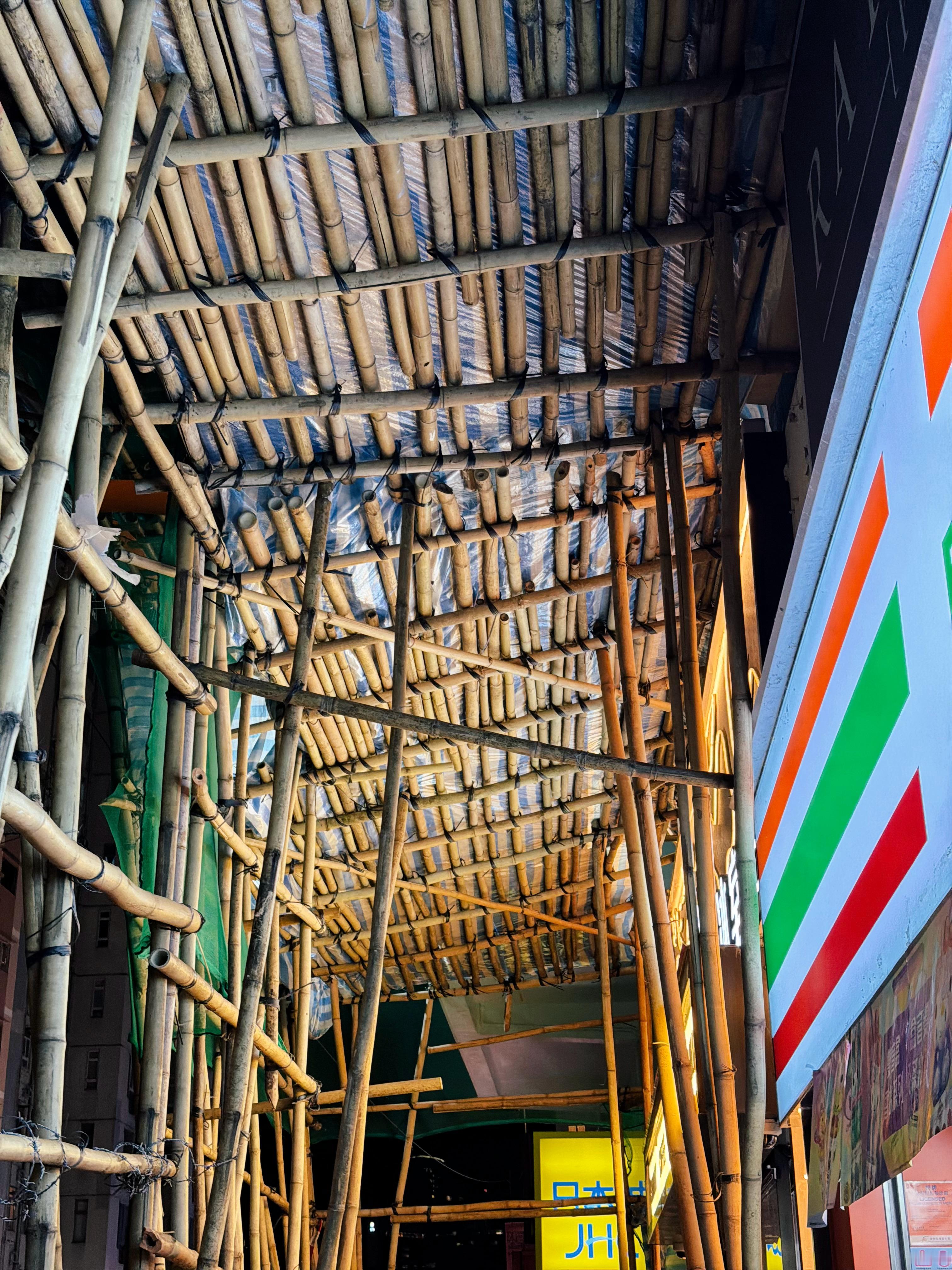 全都是竹子架……